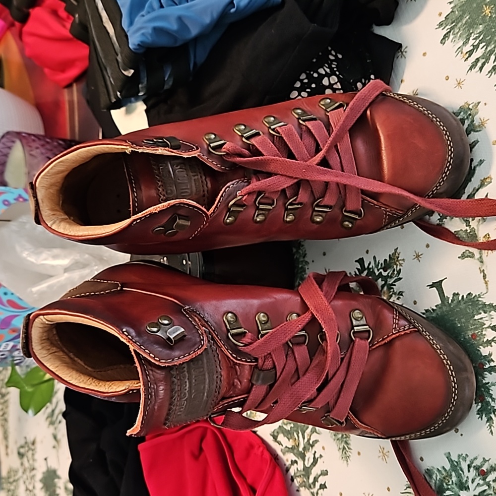 Shoes - Picture 5 of 6